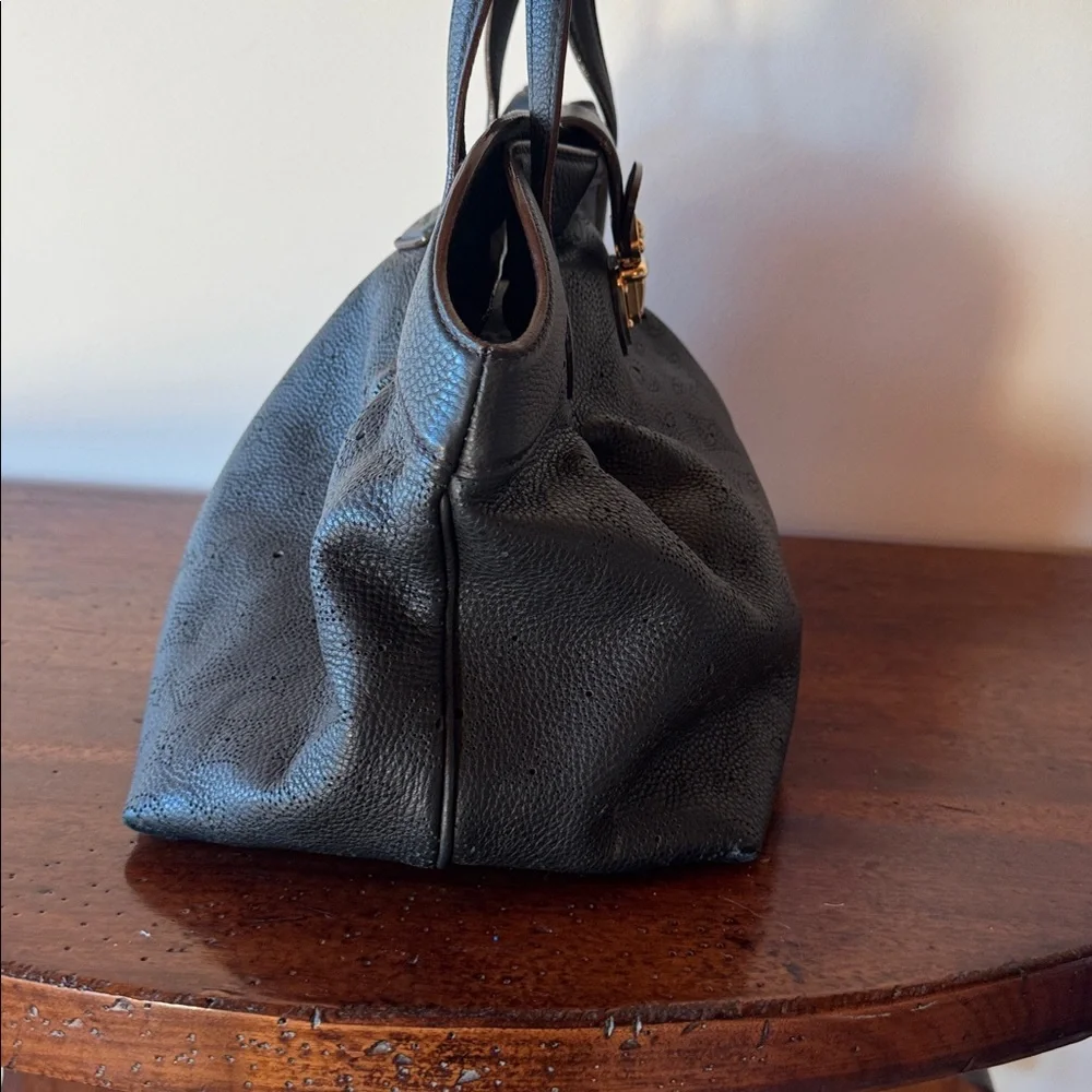 Louis Vuitton Mahina leather handbag‎